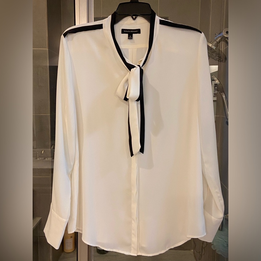 Banana Republic Tie Neck Blouse in Ivory size M